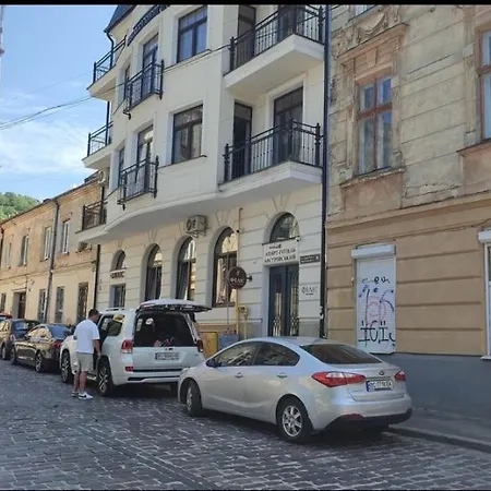 Plosha Rynok Lägenhet *